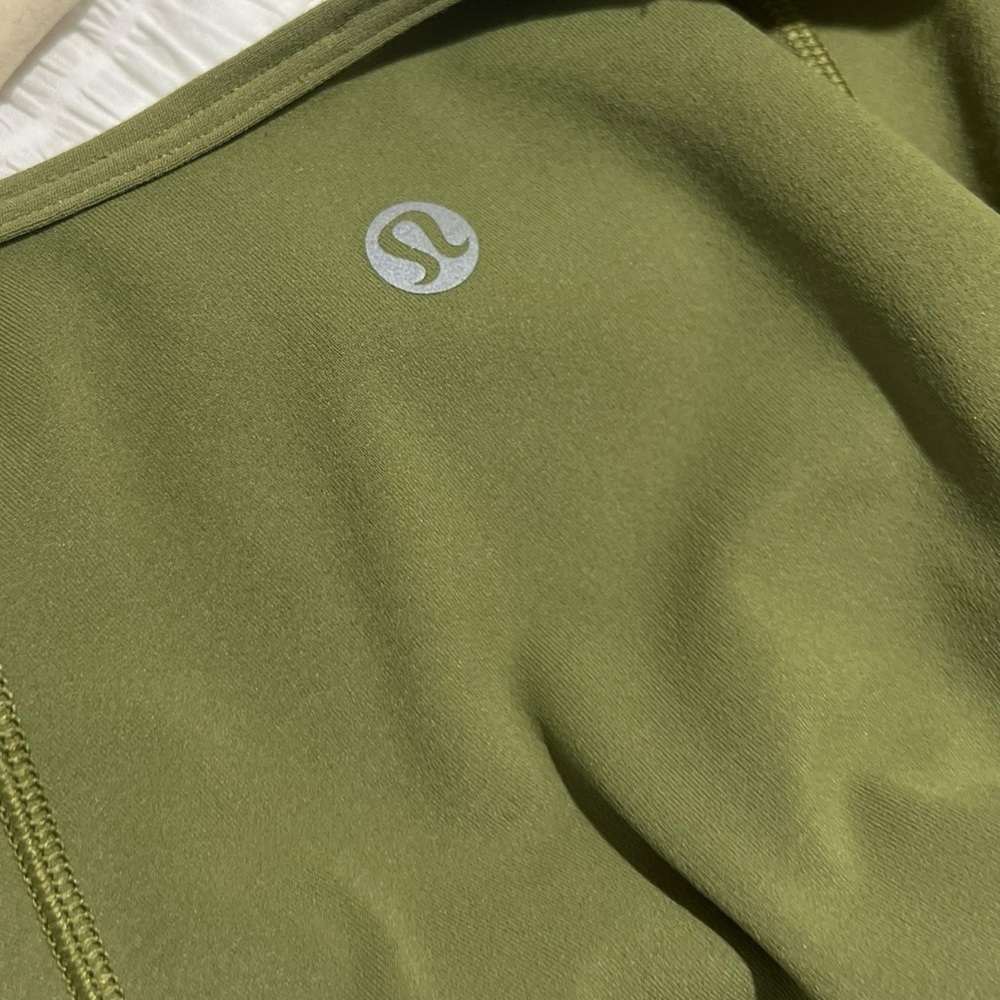 Lululemon Align tee Green Slim fit Cropped length  Nulu Sz 2 - Picture 3 of 7